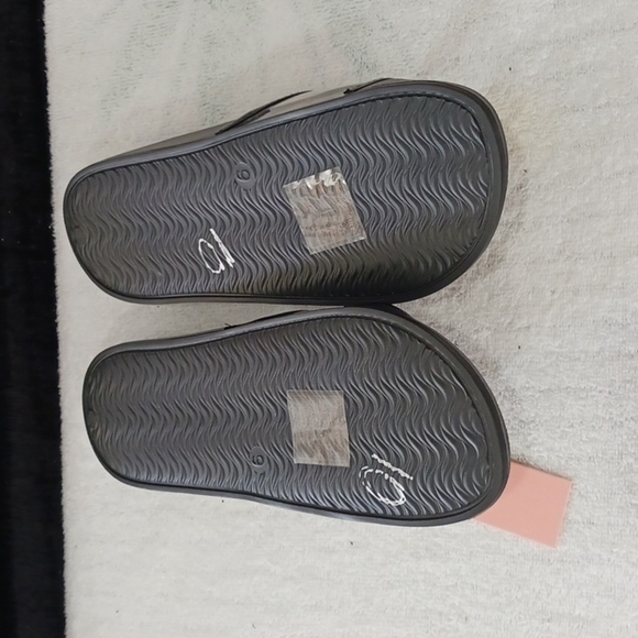 JUICY COUTURE CLEAR and Black Wanderlust Pool Slides. SIZE 9 - Picture 11 of 12